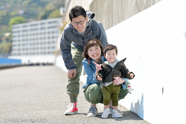 Family photo at Yugawara Seaside