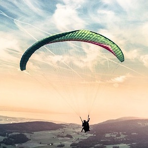 paragliding-1245837(300×300）