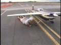 ラジコン飛行機にぶらさがって空を飛ぶ‐ニコニコ動画(ββ)