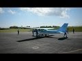 滑走実験に成功した小型電気飛行機