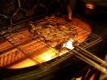 薪ストーブで鶏肉を焼く：鶏の塩麹焼き