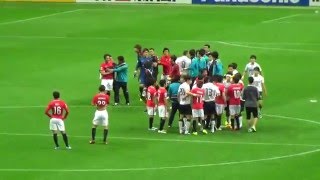 ACL 浦和VS浦項　韓国選手、ピッチにテーピング投げ捨て (2016.5.3)