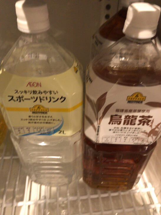 イオンラウンジのスポーツドリンクと烏龍茶