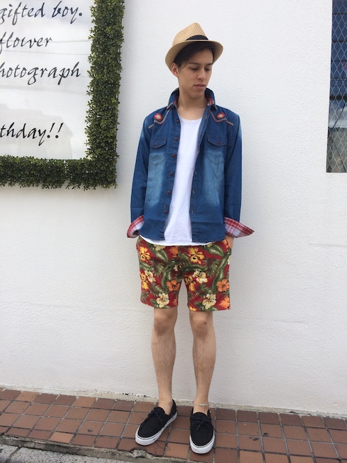 NESさんのシャツ・ブラウス「FELLOW 刺繍デニムシャツ」を使ったコーディネート