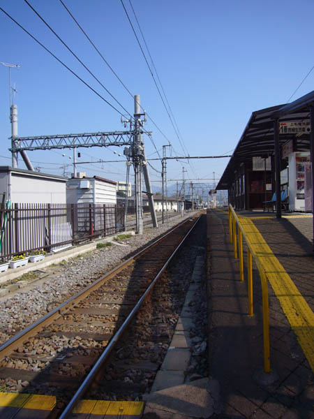 誰もいない。何も走らない。