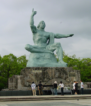 長崎平和祈念像