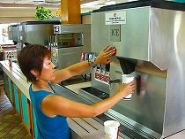 ドリンクは自分で