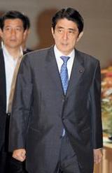 安倍首相、辞任