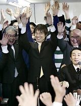 大阪府知事選挙に初当選した橋下徹氏