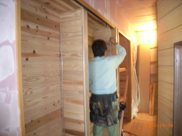 収納を作ってます