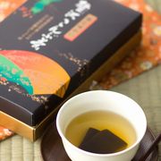 【贅沢こんぶ茶】北海道産の昆布・小豆島産の醤油を使用。「梅こんぶ茶」の姉妹品。
