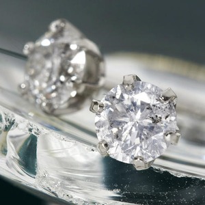 PT0.85ctアップダイヤモンドピアス Pt900 0.85ct ダイヤモンドピアス 