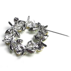 リングフラワーブローチ（ブルー） 花冠のような可憐なブローチ♪