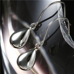 プラチナ雫ピアス 2209