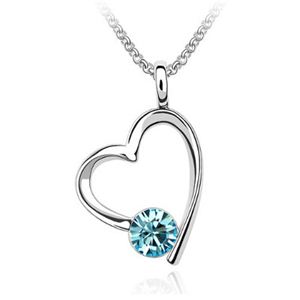 定番のオープンハートに透き通るような一粒石をデザイン ロングネックレス