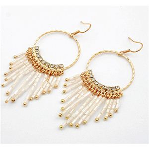 揺らめくデザインがお洒落なピアス