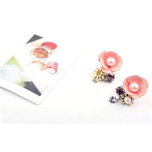 ピンクのお花が可愛いピアスです