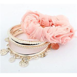 パールブレス×ピンクシュシュが女子力UP！ブレスレッド