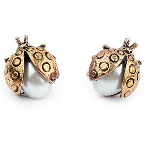 てんとう虫のデザインがとってもキュート アニマルピアス