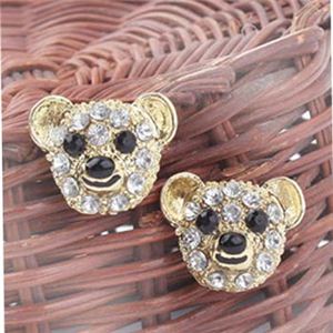 シンプルで大人っぽいスタイルにぴったり デザインピアス
