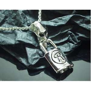 パンクなロックR・スカルネックレス