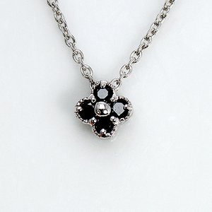 0.1ct　ブラックダイヤモンド　ミル打ち　四つ葉　クローパー　ペンダント　ネックレス