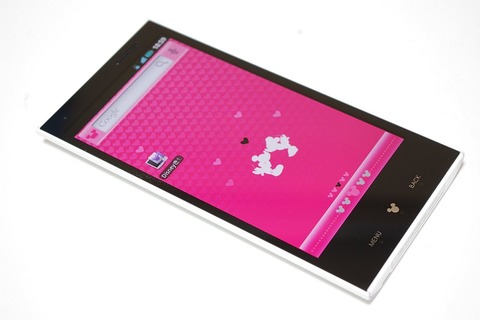 NTTドコモ、防水やおサイフなどに対応したディズニースマホ「Disney Mobile on docomo P-05D」の発売日を3月22日に正式決定