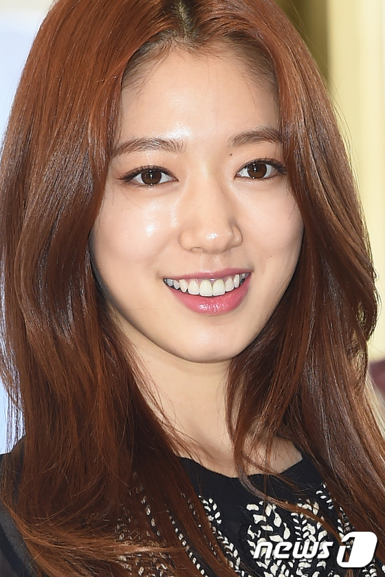 パク・シネ、近接撮影も問題ない蜂蜜肌