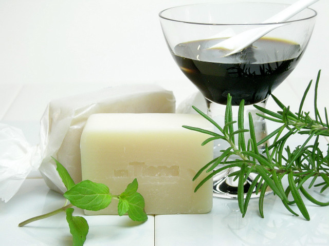 手作り洗顔石鹸・手作り石鹸シャンプー「黒みつ」