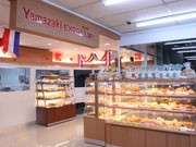 ファミリーマートとヤマザキがコラボ－バンコクに新業態店
