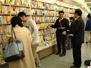 調布・味の素スタジアム避難者へ学習サポート－地元大学と書店が連携