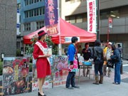 銀座で福島県須賀川市のチャリティーマルシェ－キュウリ・イチゴが完売