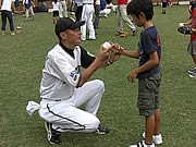 住吉神社でキャッチボールイベント－プロ野球選手OBが指導