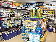 JR博多駅新幹線改札内店舗に新幹線グッズコーナー、「鉄下」「ハシ鉄」も