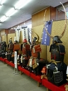 姫路・街の駅で黒田官兵衛「24騎甲冑展」－官兵衛グッズ販売も
