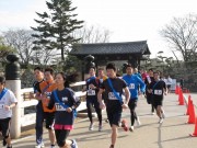 姫路城周回コースを駆け抜ける「姫路城駅伝大会」－参加チーム1.4倍に