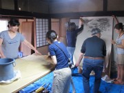 姫路の町家ゲストハウスで改修工事体験 －ふすまや障子の張替にチャレンジ
