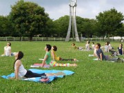 姫路の公園でチャリティー「朝ヨガ」－参加費は被災地に