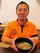 素揚げしたホルモンを入れた「かすうどん」－広島・的場に新店