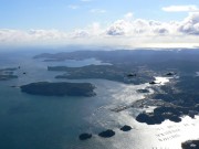 ヘリコプター20機が伊勢志摩の上空を編隊飛行－陸上自衛隊明野駐屯地年頭行事