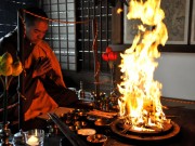 震災後他人のことを祈願する護摩木が増加－多気の丹生大師で護摩供