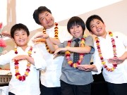鹿児島で映画「奇跡」の舞台あいさつ－まえだまえだ、是枝監督の誕生日祝う