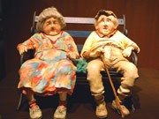 神戸で「創作粘土人形展」－人形や動物、野菜など30点展示