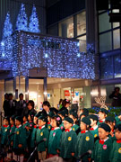 そごう神戸店でクリスマスイルミ点灯式－地元園児も参加