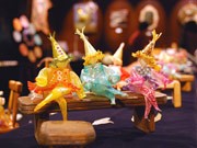 神戸らんぷミュージアムで革工芸展－小物からインテリアまで250点展示