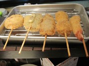 神戸の串揚げ店「虎」が4周年－阪神ファンの店主が1人で切り盛り