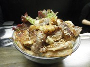 神戸・三宮に焼き肉丼専門店「桜や」－人気焼き肉店の元女性スタッフが独立