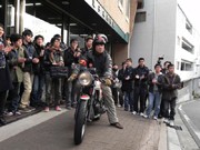 バイクライダーが被災地支援「愛のバトン」リレー、神戸からスタート