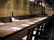 京橋にステーキハウス新店－鉄板カウンターではパフォーマンスも
