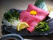 京橋に炭火焼き肉店「河内屋」－ハネシタの刺し身、自家製キムチなど人気に